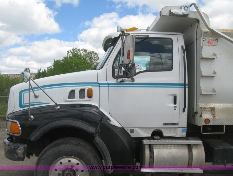 image for item J2816 2000 Sterling L9500 dump truck