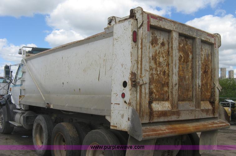 image for item J2816 2000 Sterling L9500 dump truck
