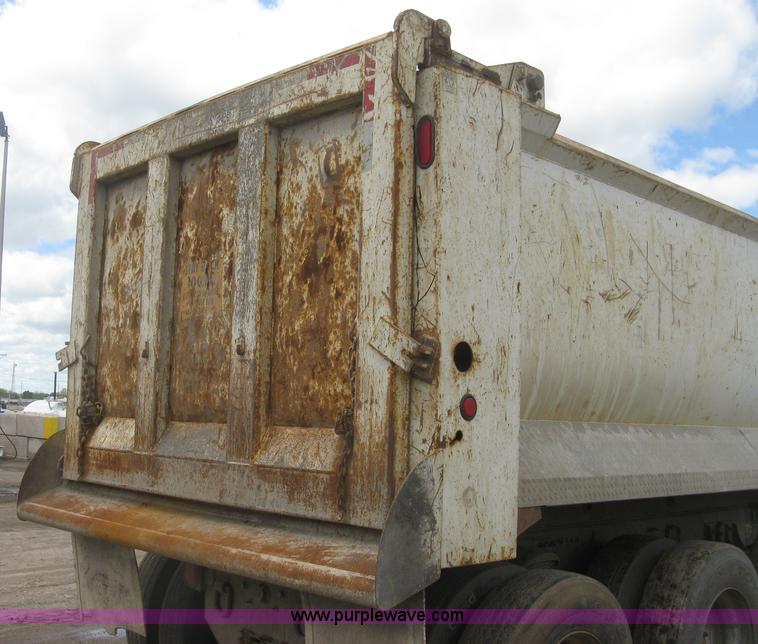 image for item J2816 2000 Sterling L9500 dump truck