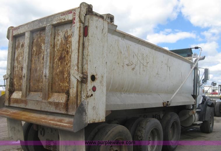 image for item J2816 2000 Sterling L9500 dump truck