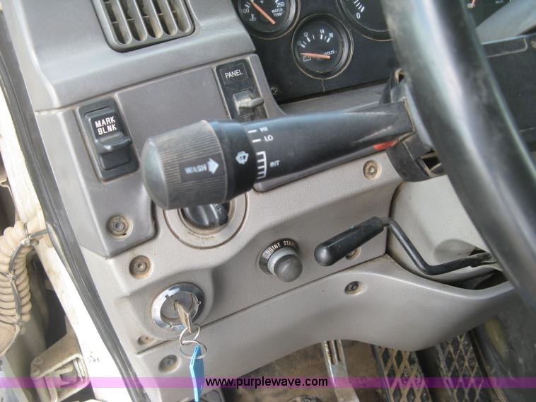 image for item J2816 2000 Sterling L9500 dump truck