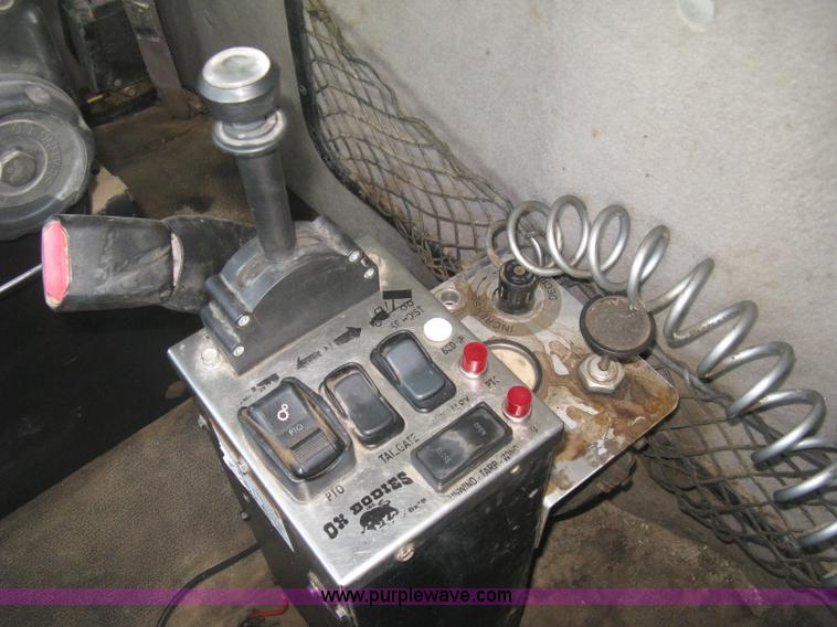 image for item J2816 2000 Sterling L9500 dump truck