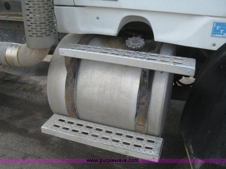 image for item J2816 2000 Sterling L9500 dump truck