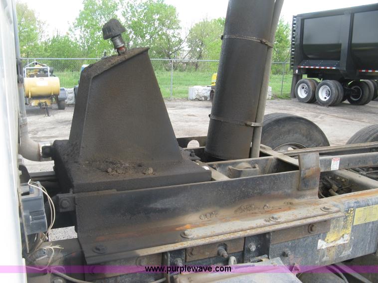 image for item J2816 2000 Sterling L9500 dump truck