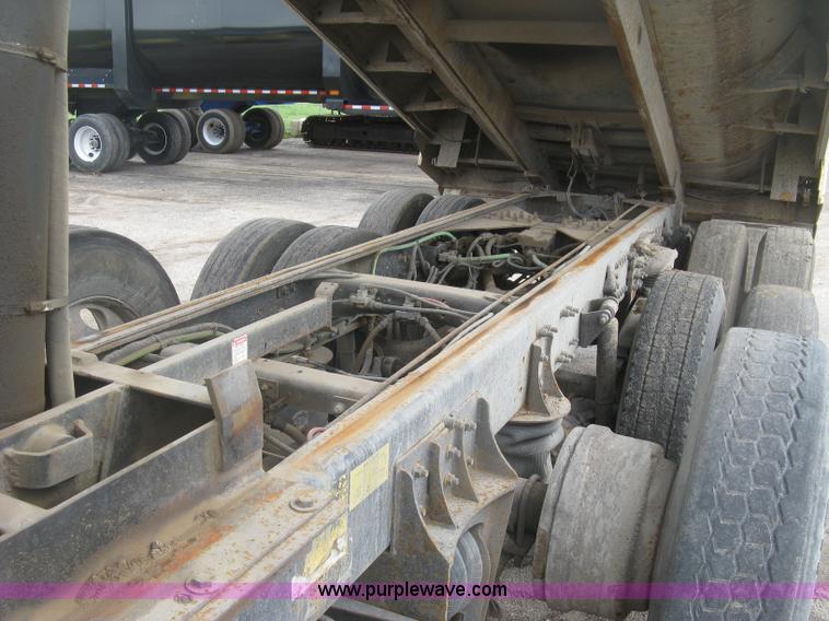 image for item J2816 2000 Sterling L9500 dump truck