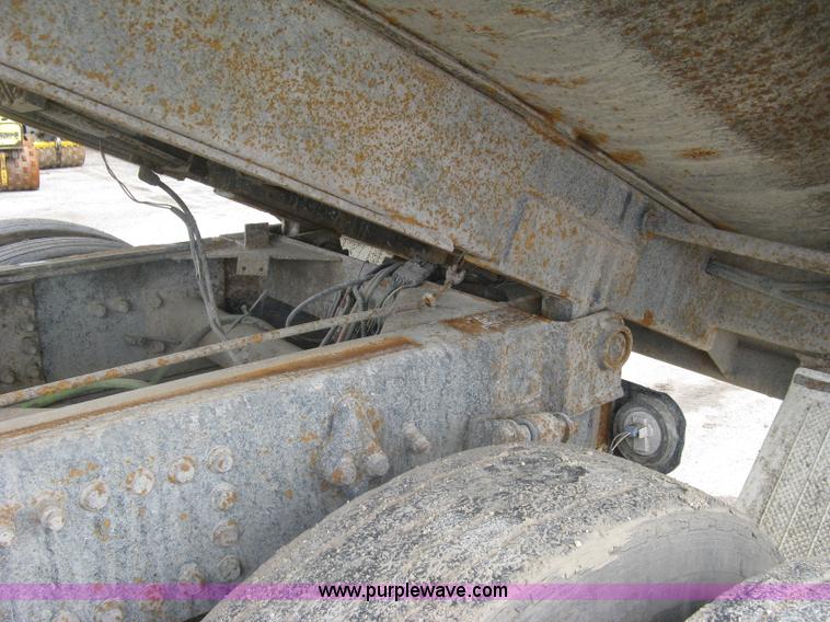 image for item J2816 2000 Sterling L9500 dump truck
