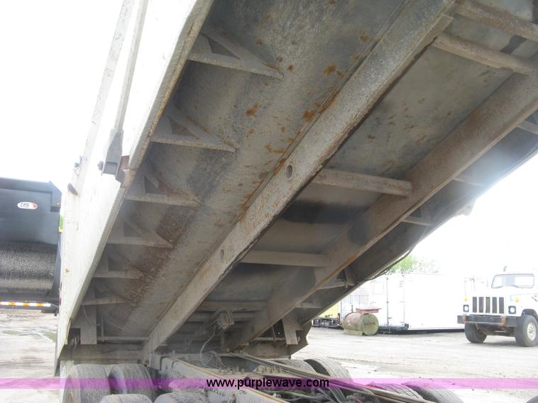 image for item J2816 2000 Sterling L9500 dump truck