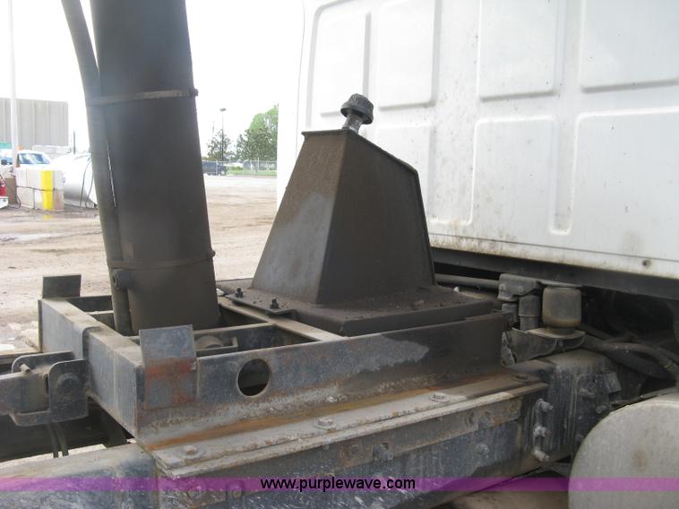 image for item J2816 2000 Sterling L9500 dump truck