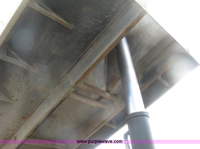 image for item J2816 2000 Sterling L9500 dump truck