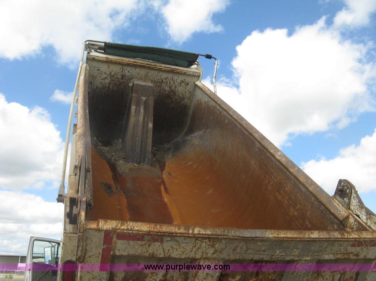 image for item J2816 2000 Sterling L9500 dump truck