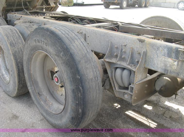 image for item J2816 2000 Sterling L9500 dump truck