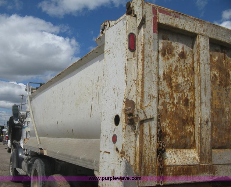 image for item J2816 2000 Sterling L9500 dump truck