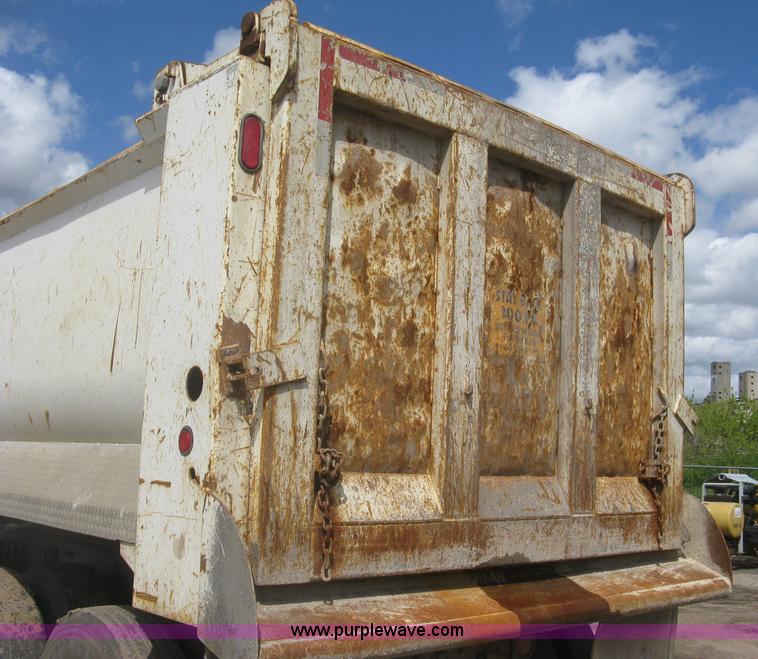 image for item J2816 2000 Sterling L9500 dump truck