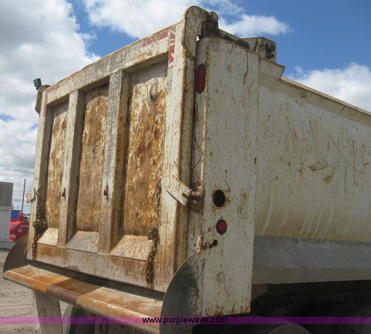 image for item J2816 2000 Sterling L9500 dump truck