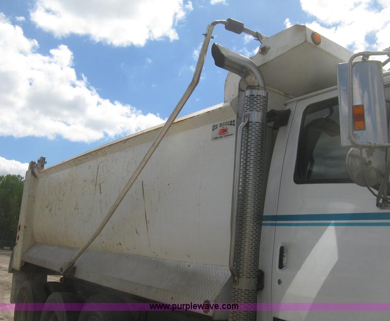 image for item J2816 2000 Sterling L9500 dump truck