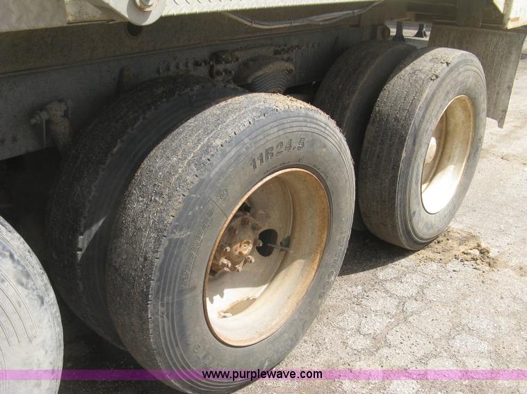 image for item J2816 2000 Sterling L9500 dump truck