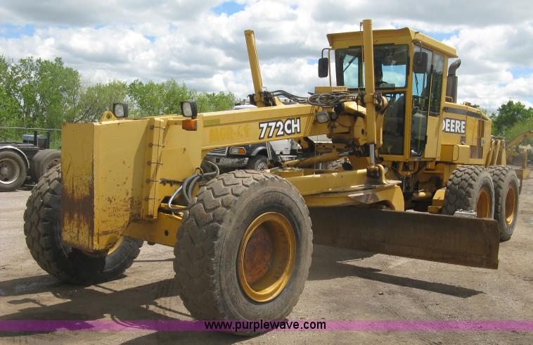 image for item J2817 2001 John Deere 772CH motor grader