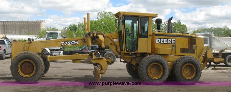 image for item J2817 2001 John Deere 772CH motor grader