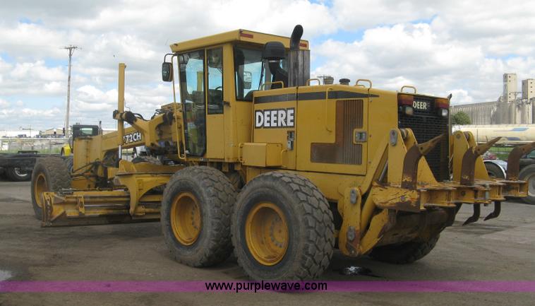image for item J2817 2001 John Deere 772CH motor grader
