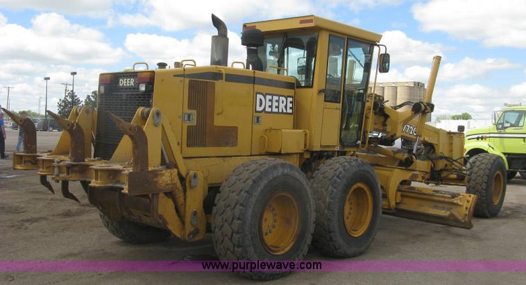 image for item J2817 2001 John Deere 772CH motor grader
