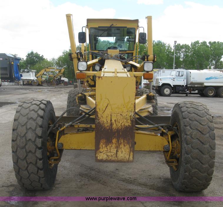 image for item J2817 2001 John Deere 772CH motor grader