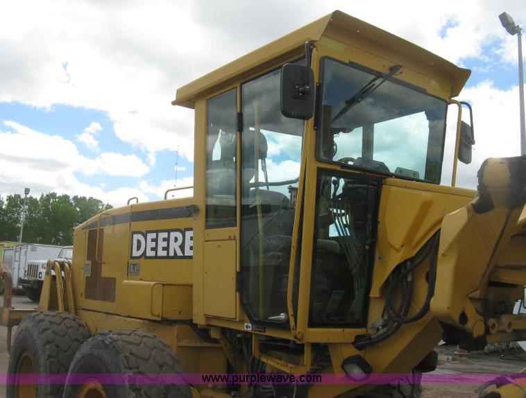 image for item J2817 2001 John Deere 772CH motor grader