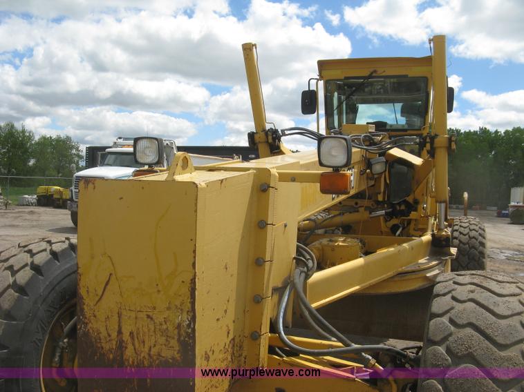 image for item J2817 2001 John Deere 772CH motor grader