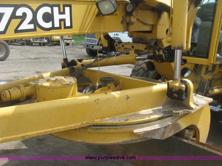 image for item J2817 2001 John Deere 772CH motor grader
