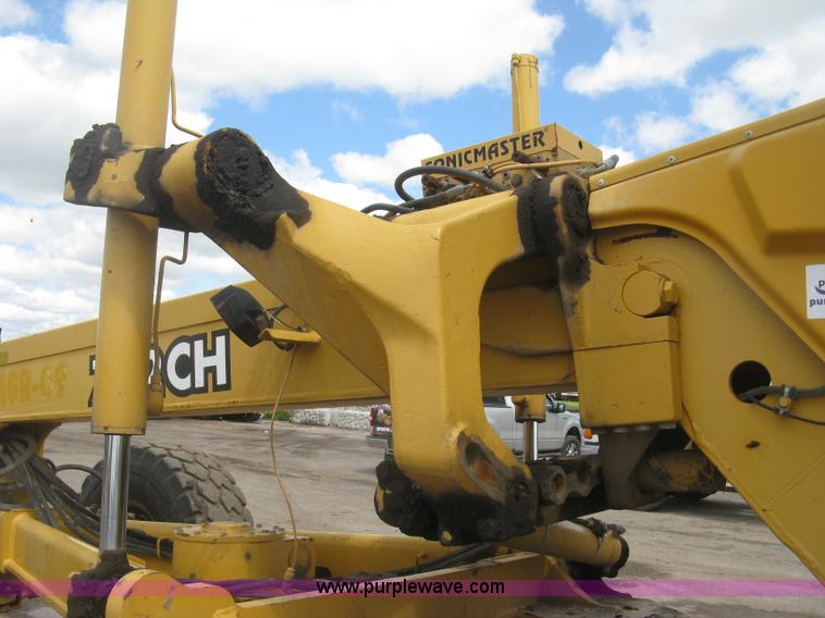 image for item J2817 2001 John Deere 772CH motor grader