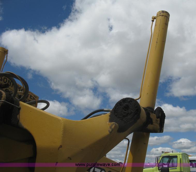 image for item J2817 2001 John Deere 772CH motor grader