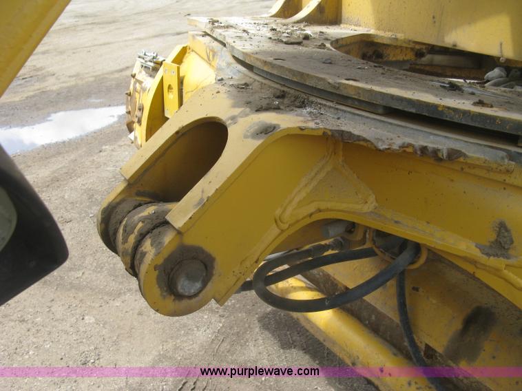 image for item J2817 2001 John Deere 772CH motor grader