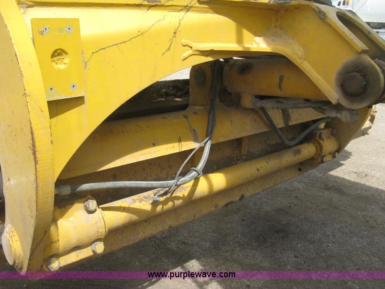 image for item J2817 2001 John Deere 772CH motor grader