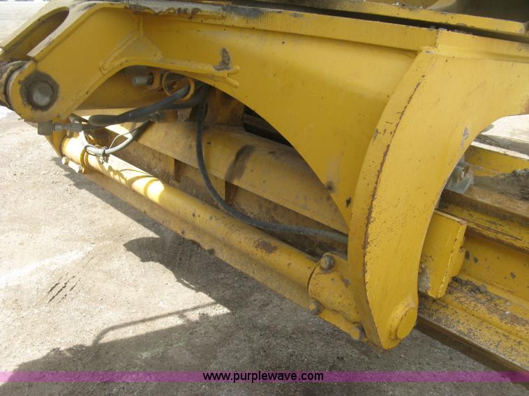 image for item J2817 2001 John Deere 772CH motor grader