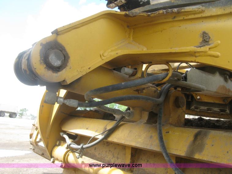 image for item J2817 2001 John Deere 772CH motor grader