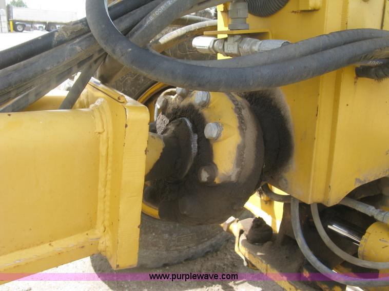 image for item J2817 2001 John Deere 772CH motor grader