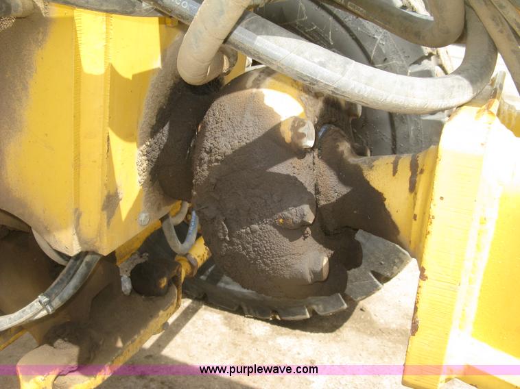 image for item J2817 2001 John Deere 772CH motor grader