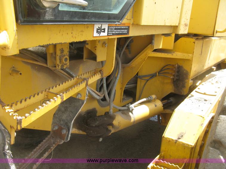 image for item J2817 2001 John Deere 772CH motor grader