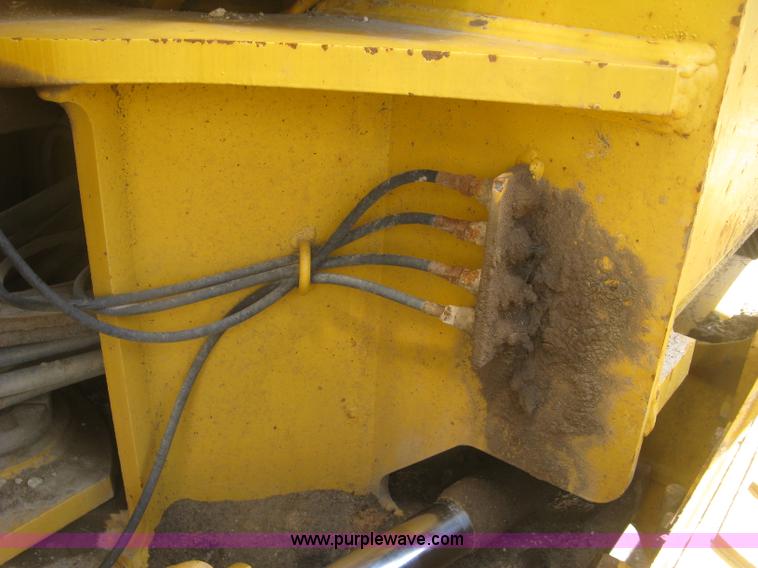 image for item J2817 2001 John Deere 772CH motor grader