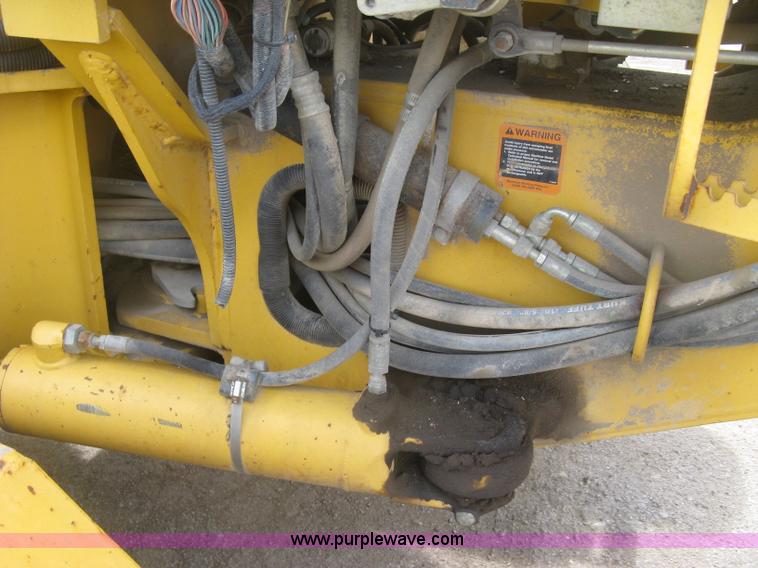 image for item J2817 2001 John Deere 772CH motor grader