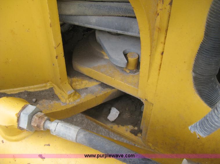 image for item J2817 2001 John Deere 772CH motor grader