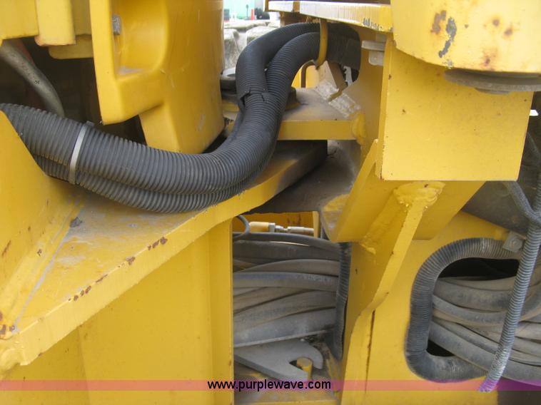 image for item J2817 2001 John Deere 772CH motor grader