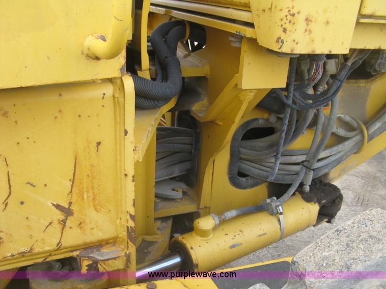 image for item J2817 2001 John Deere 772CH motor grader