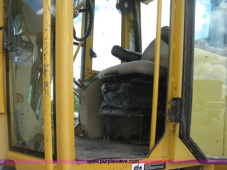 image for item J2817 2001 John Deere 772CH motor grader