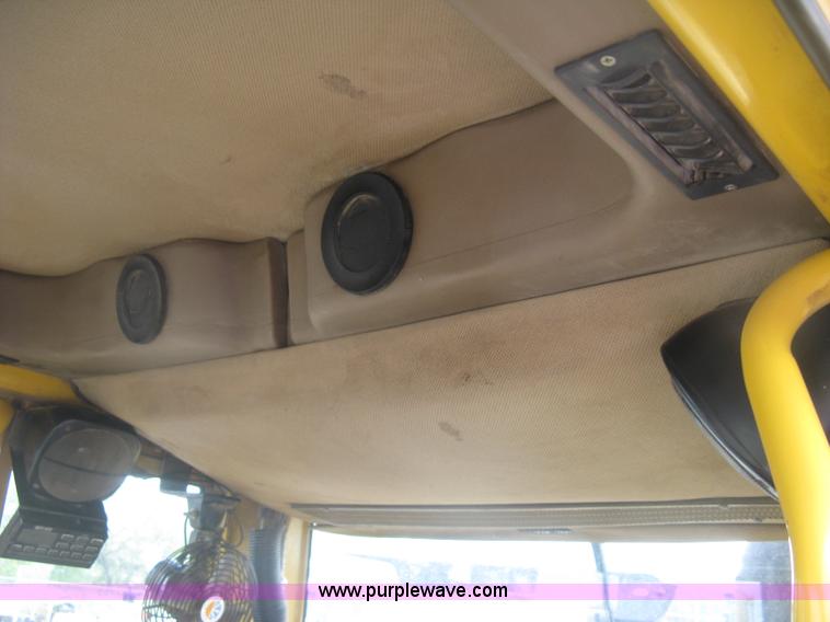 image for item J2817 2001 John Deere 772CH motor grader