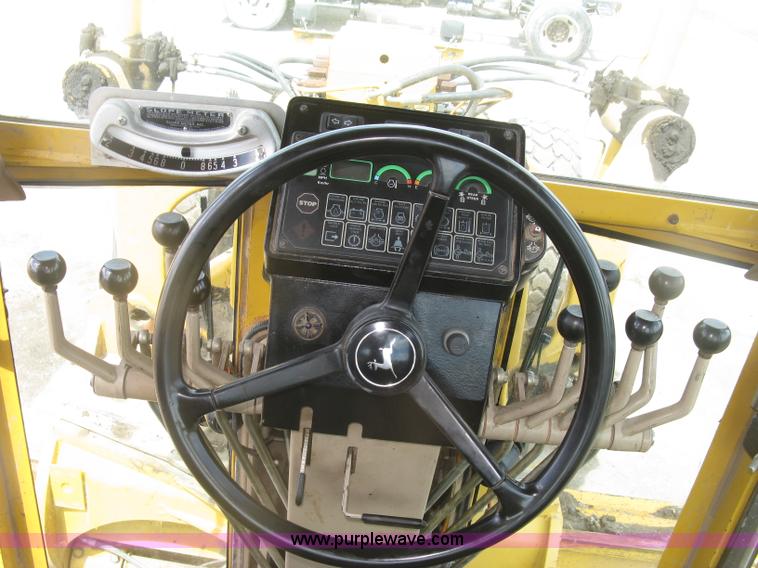 image for item J2817 2001 John Deere 772CH motor grader