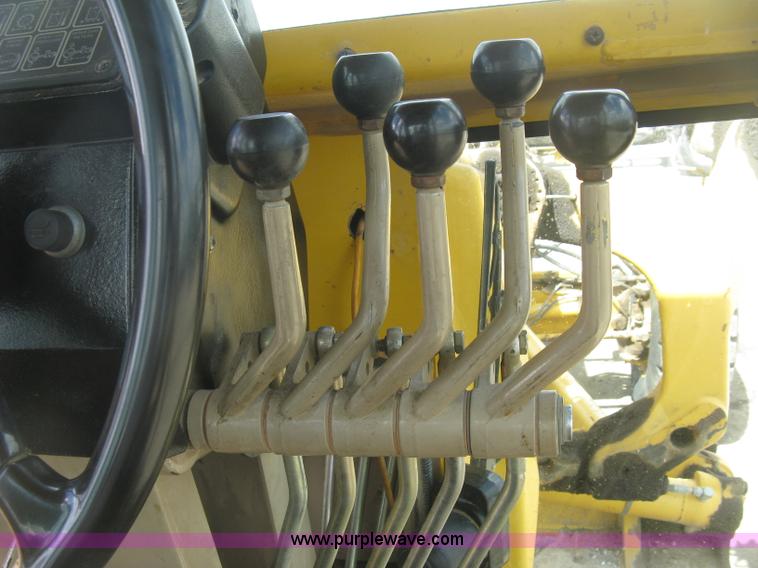 image for item J2817 2001 John Deere 772CH motor grader