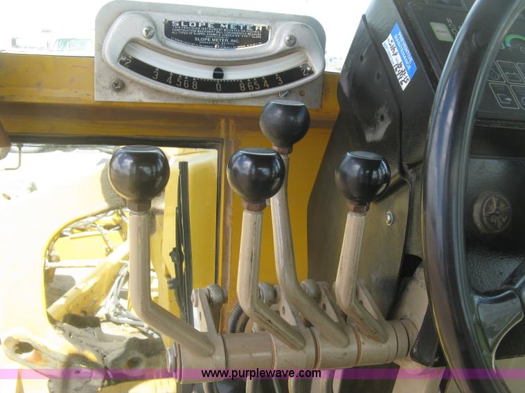 image for item J2817 2001 John Deere 772CH motor grader