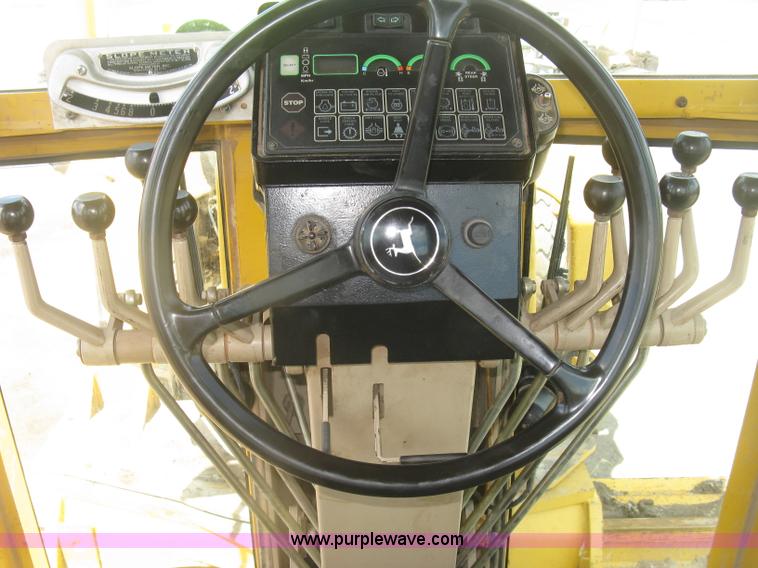 image for item J2817 2001 John Deere 772CH motor grader