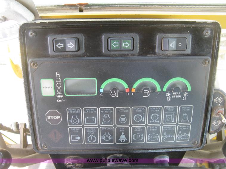 image for item J2817 2001 John Deere 772CH motor grader