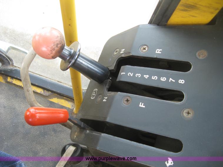 image for item J2817 2001 John Deere 772CH motor grader